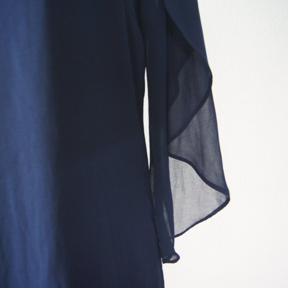 Luxology Bell Sleeves Dress - Picture 3 of 6